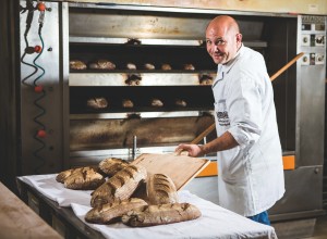 Gerald Kainbacher mit seinem Brot