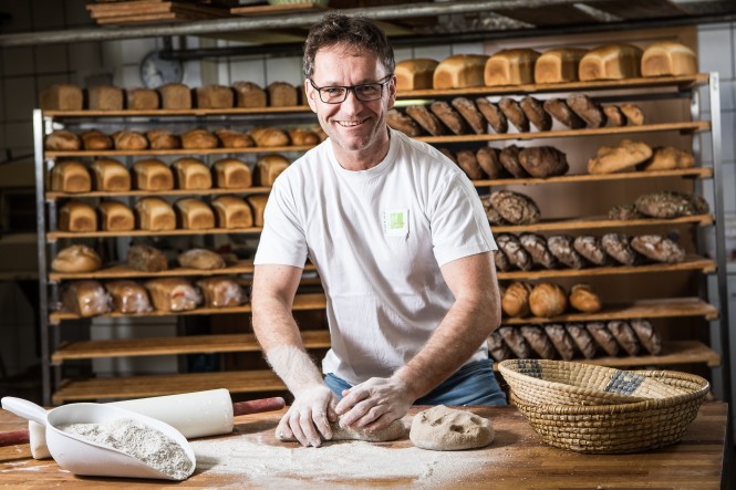 Bäckerei Nadrag Manfred Raudaschl bei der Brotherstellung