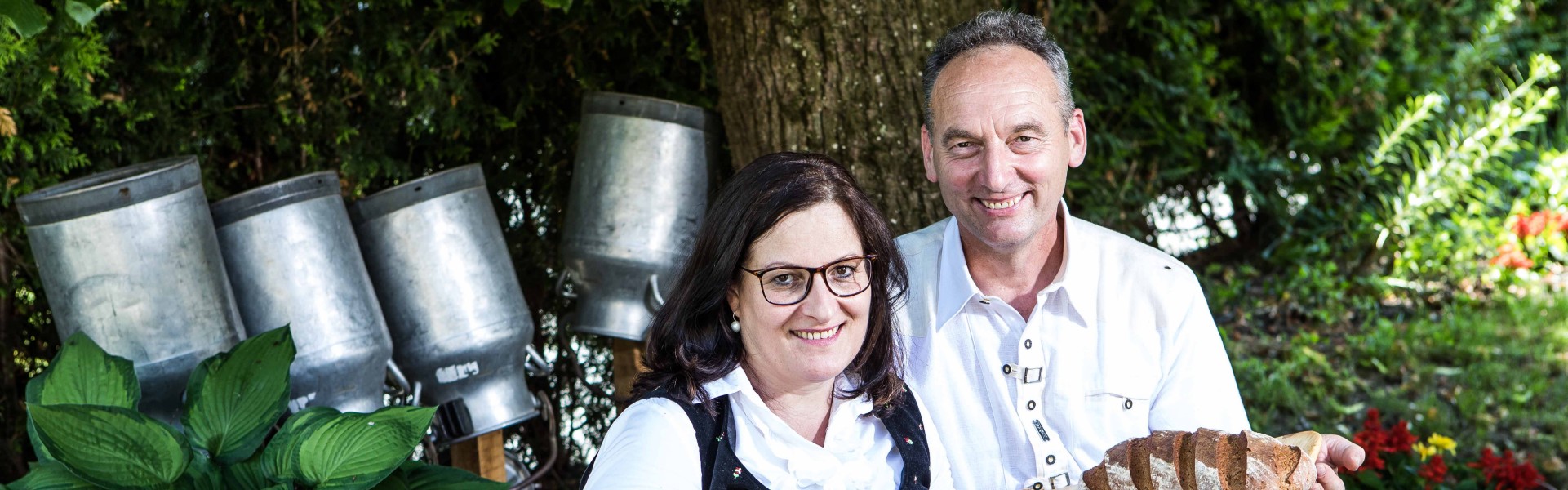 Herr und Frau Nuck mit ihrem selbstgebackenem Brot