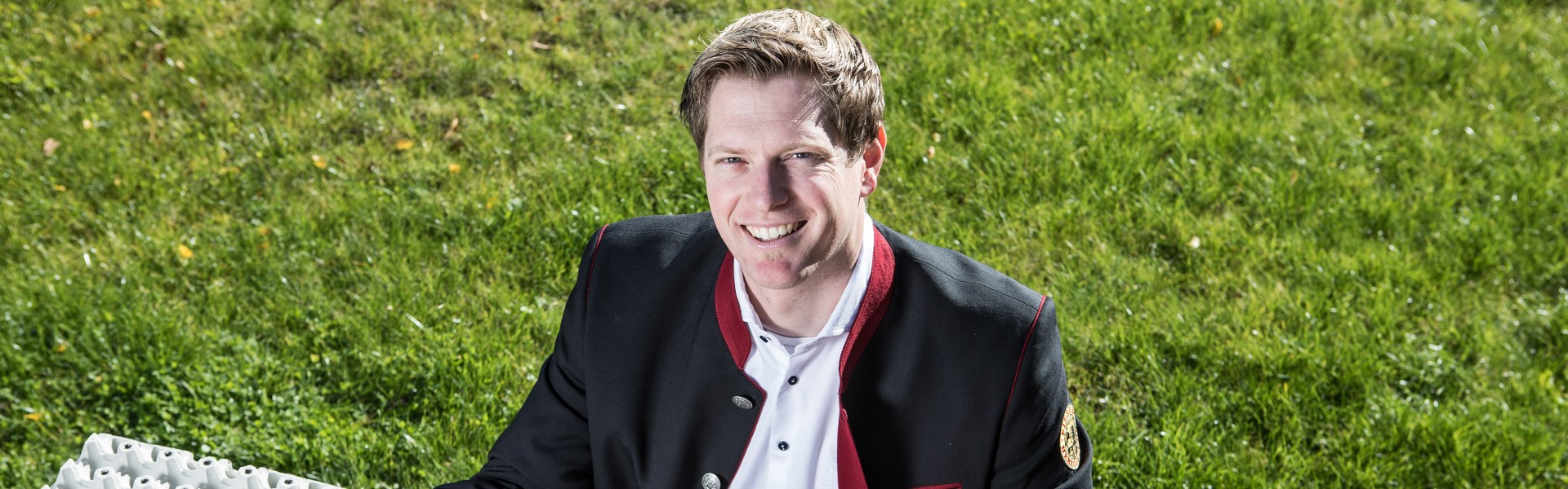 Christian Wakonig mit frischen Hühnereiern