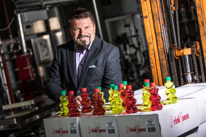 Ellersdorfer Josef Handels GmbH Josef Ellersdorfer mit seinen Trinkbärlis