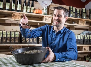 Franz Schebath mit seinen Produkten am eigenen Hof