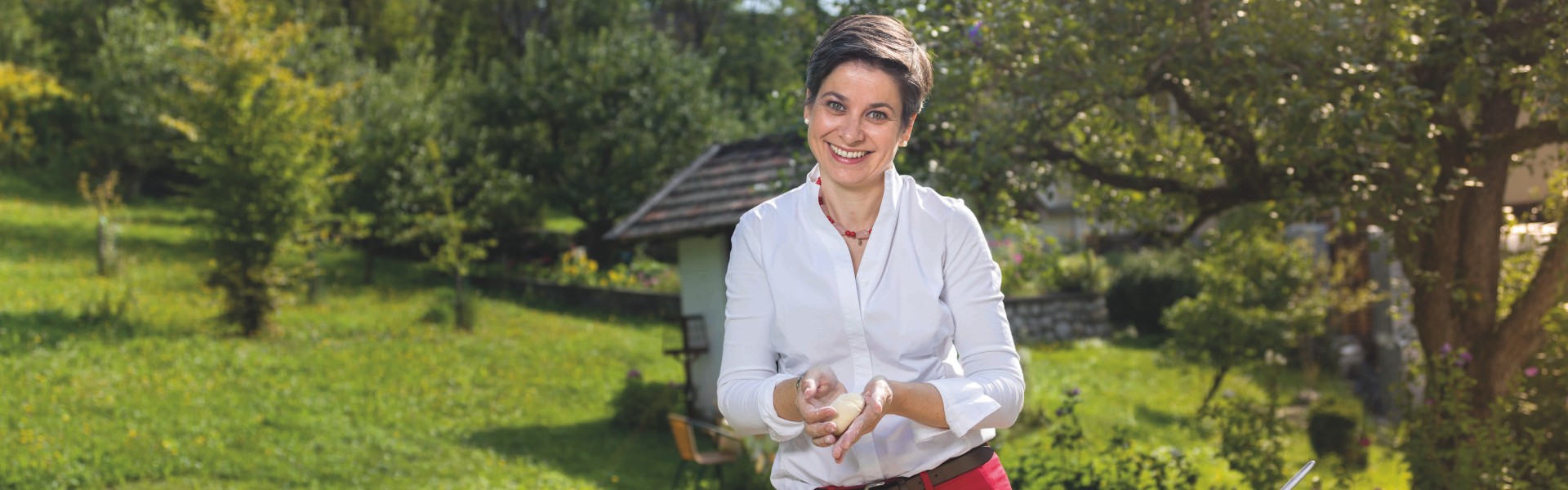 Michaela Hysek- Unterweger im Garten