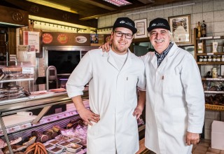 Fleischerei Plautz Bild vom Verkaufsraum mit den Inhabern