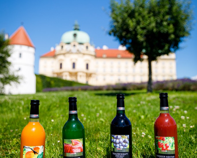 Saftflaschen im Burggarten 