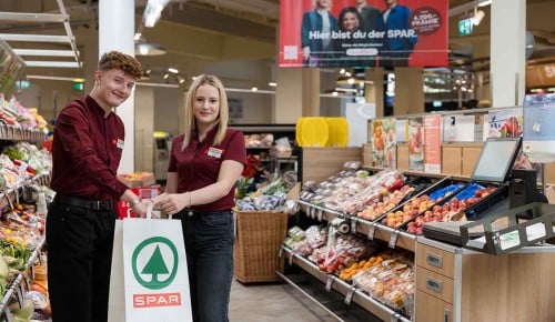 Spar Lehrlinge aus Oberösterreich für mehr Nachhaltigkeit Spar Lehrlinge aus Oberösterreich retten Lebensmittel – gemeinsam mit Too Good To Go