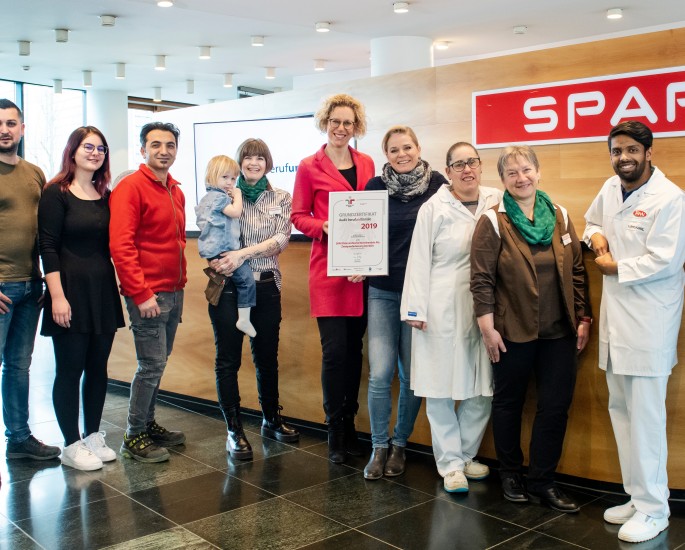 © 2020 MEDIArt | Photographie, Spar Vorarlberg, Auszeichnung, Beruf und Familie Zertifizierung, Contact Magazin,