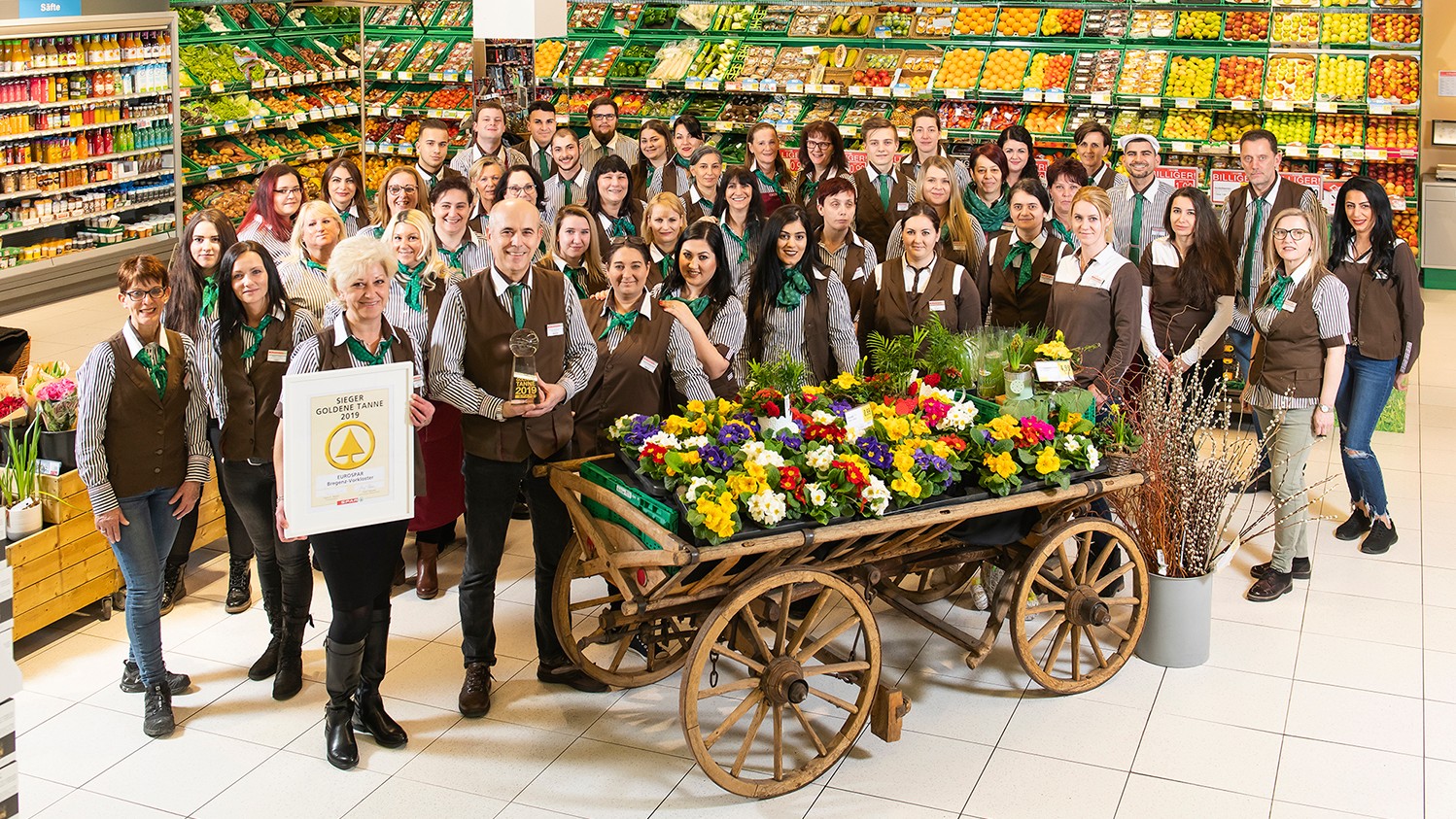 © 2020 MEDIArt | Photographie, SPAR Vorarlberg, Eurospar Bregenz Vorkloster, Goldene Tanne 2019, Team, Gruppenaufnahme