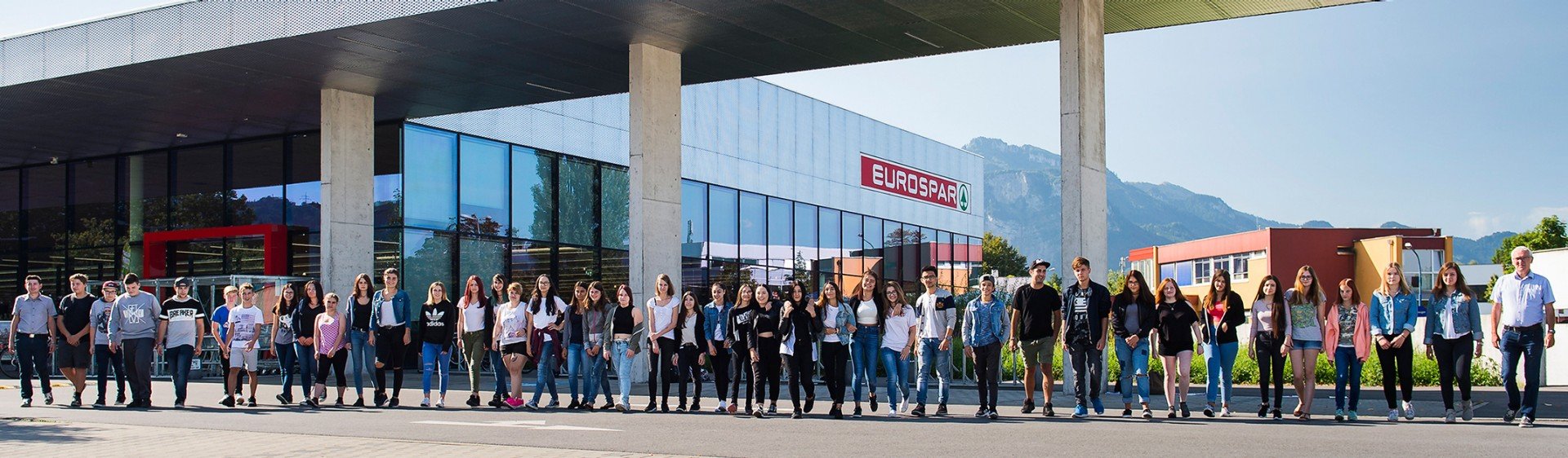 © MEDIArt | Andreas Uher; Lehrlinge, Gruppenaufnahme, Eurospar Schwefel