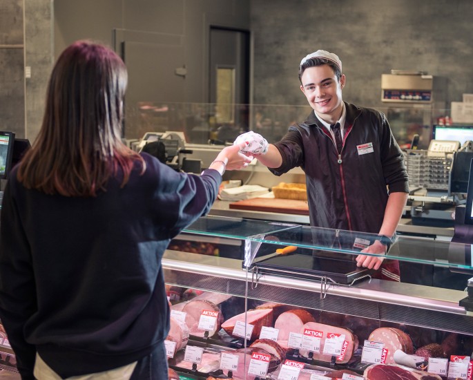 © 2020 MEDIArt | Photographie, SPAR Vorarlberg, Lehrlingsvideo - Dreh, Lehrling Elias