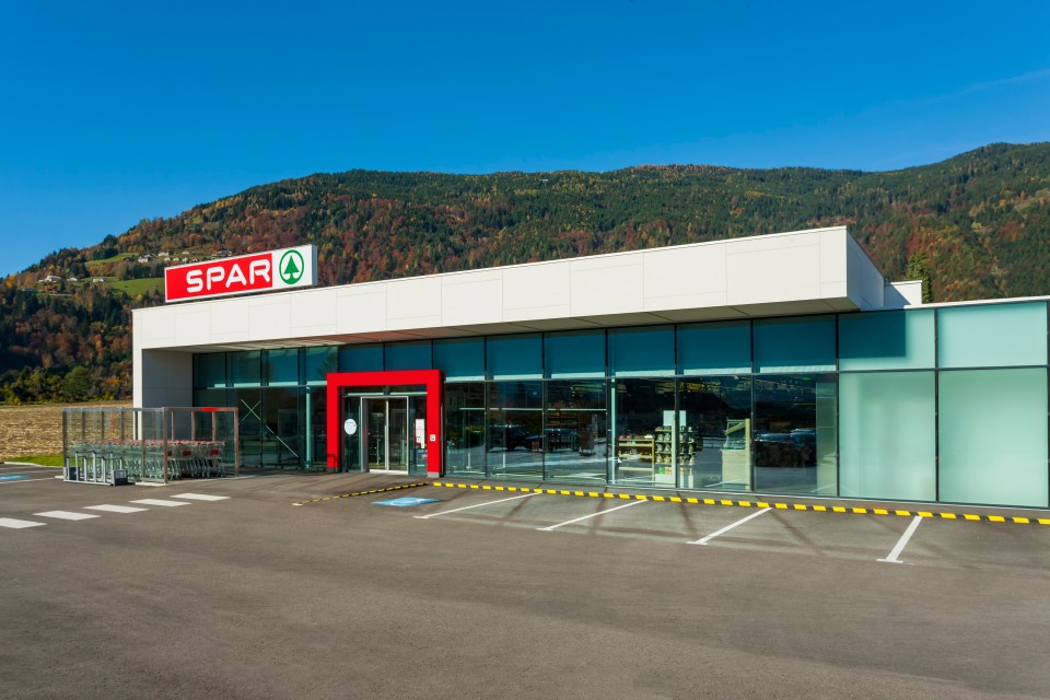 Vorderseite SPAR-Supermarkt Bodensdorf
