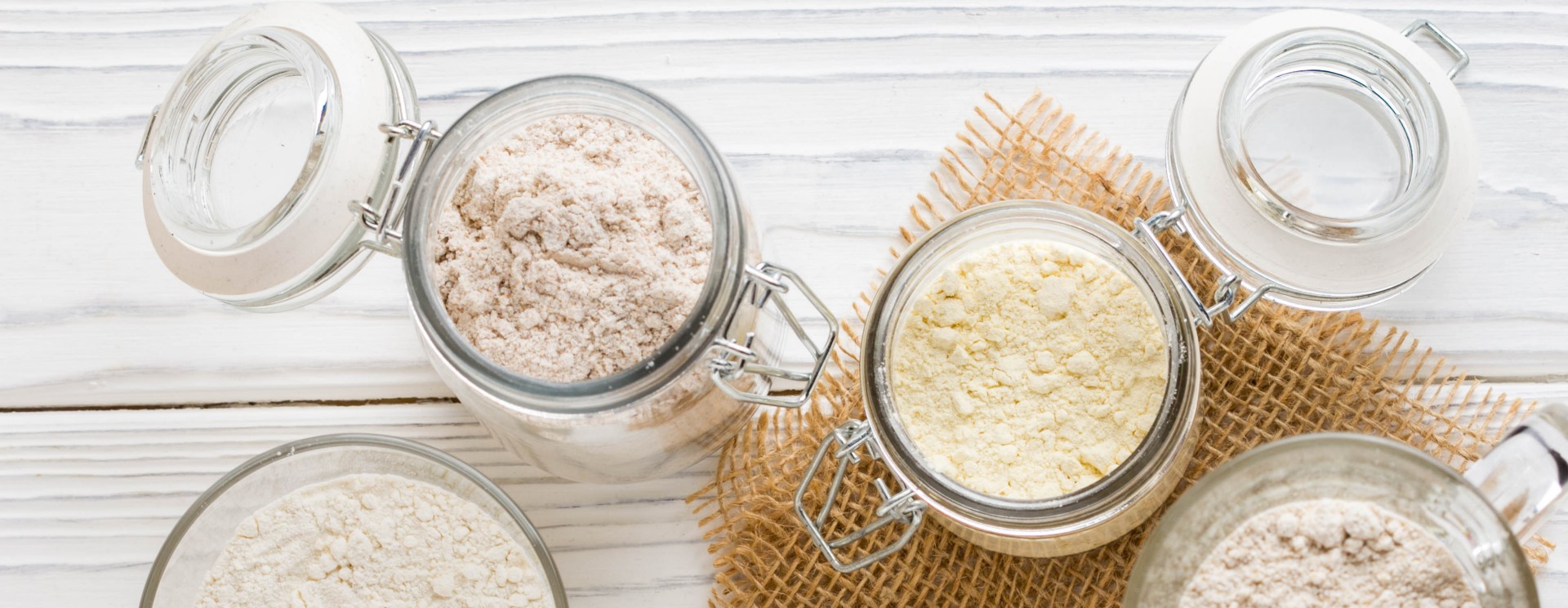 Mehlsorten Different flour in glass jars, wheat, corn, rye, oats, spelt, flax