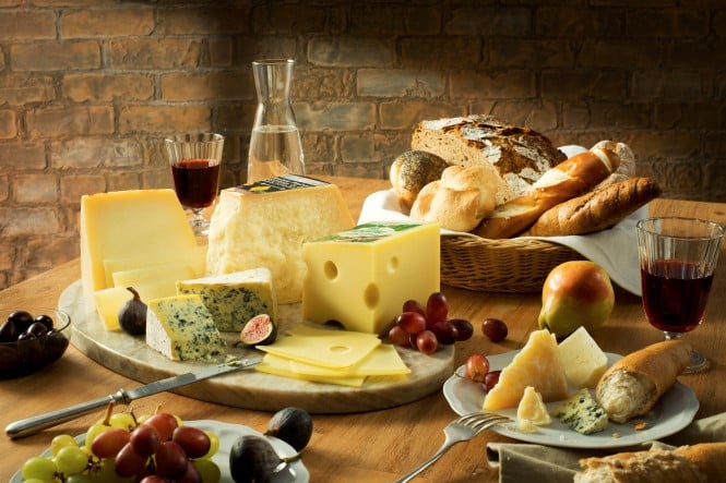 SPAR_Fein, dass es das noch gibt... Käse mit Gebäck und Wein