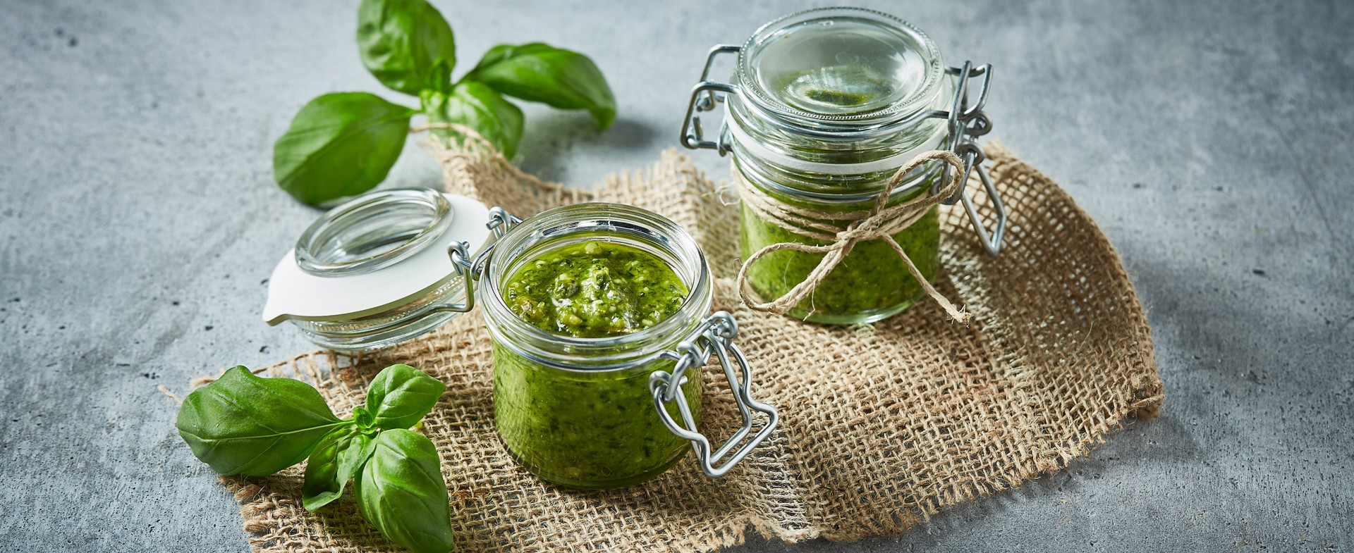 Selbstgemachtes Basilikumpesto
