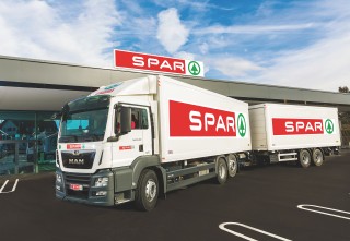 LKW vor der SPAR Filiale Otto Bauer Gasse, (c) Johannes Brunnbauer