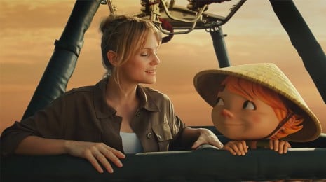 Mirjam Weichselbraun mit Oskar von Stickermania im Heißluftballon