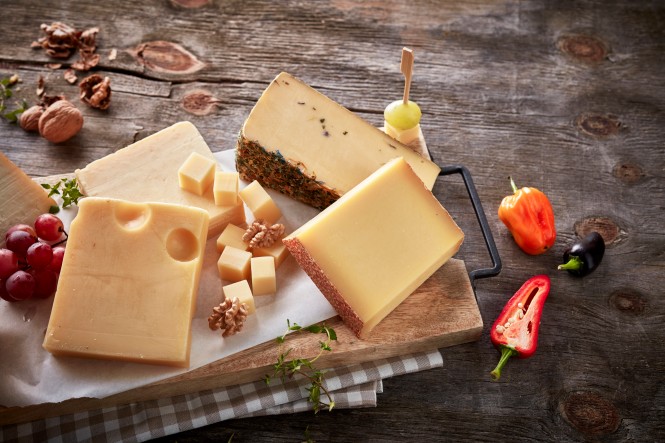 verschiedene Bergkäse