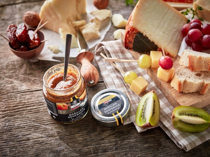 Hartkäse und SPAR Premium Senf