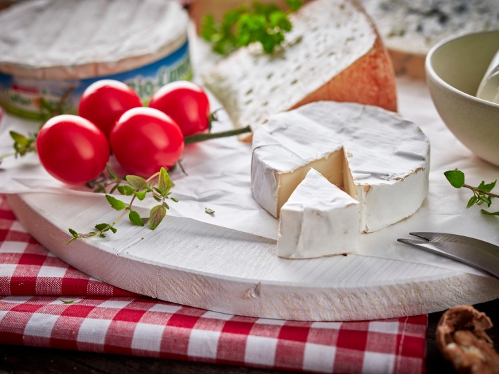 Camembert mit Radieschen