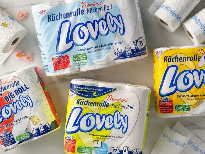 Lovely Kuechenrollen liegen auf einem Stein