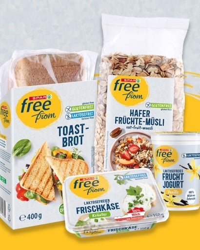 Es stehen 4 SPAR Free Fromm Produkte vor einem gelben kreisrunden Hintergrund