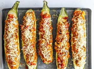 Gefüllte Zucchini