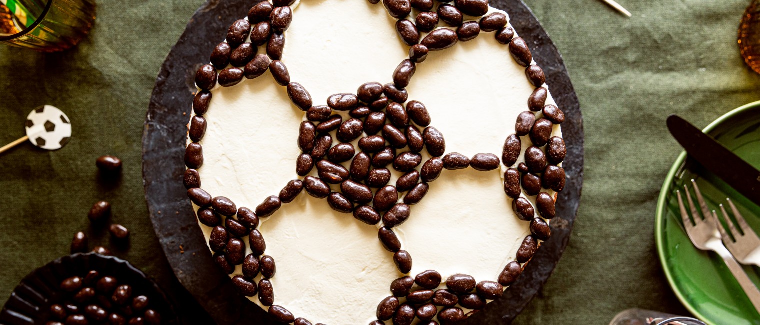 Fußballkuchen mit Schokodrops