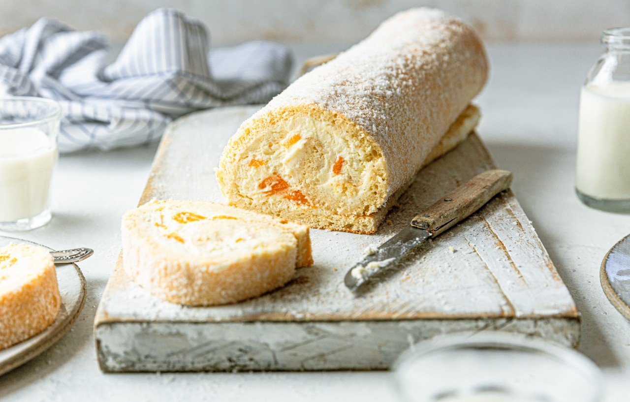 Biskuitroulade mit Pfirsich-Topfen-Creme | SPAR Mahlzeit!