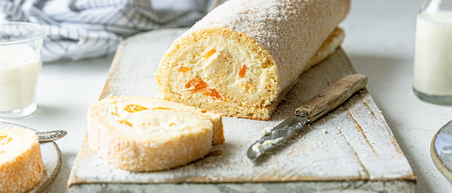 Biskuitroulade mit Pfirsich-Topfen-Creme