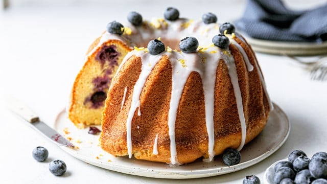 Gugelhupf mit Heidelbeeren