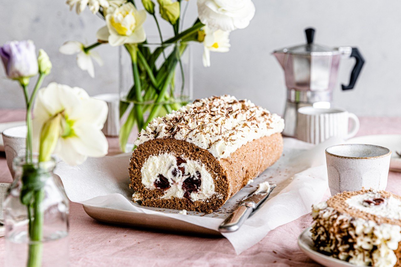 Schwarzwälder-Kirsch-Roulade » Rezept | SPAR Mahlzeit!