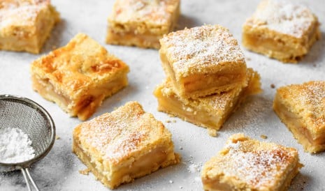 Gedeckter Apfelkuchen