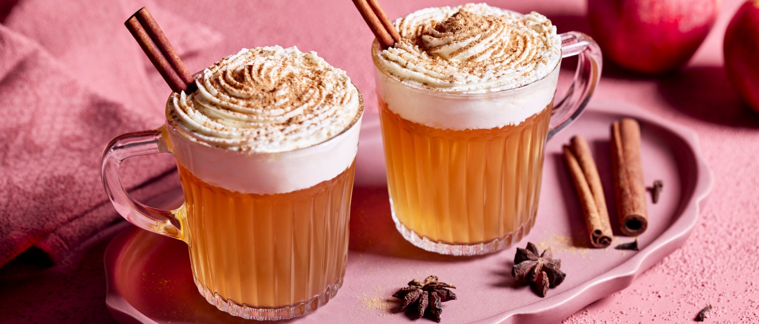 SPAR Mahlzeit! Apfelpunsch mit Rum und Zimt-Sahnehäubchen