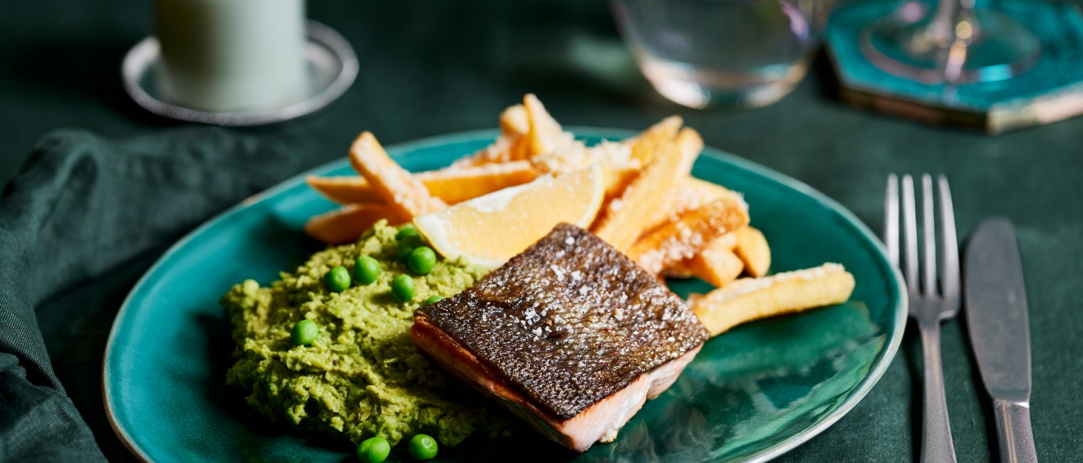 SPAR Mahlzeit! Wildlachs mit Erbsen-Mash und Parmesan-Pommes