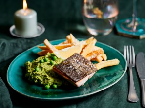 SPAR Mahlzeit! Wildlachs mit Erbsen-Mash und Parmesan-Pommes