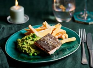 SPAR Mahlzeit! Wildlachs mit Erbsen-Mash und Parmesan-Pommes