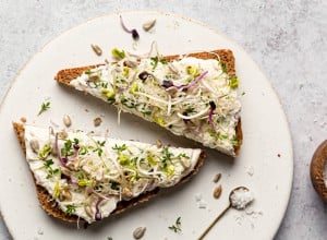 SPAR Mahlzeit Topfenkäse mit bunten Sprossen