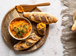 SPAR Mahlzeit Veganer Karottenaufstrich mit Dinkelgebäck