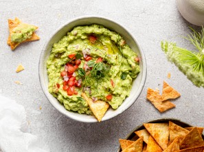 SPAR Mahlzeit Guacamole mit knusprigen Tortilla-Chips