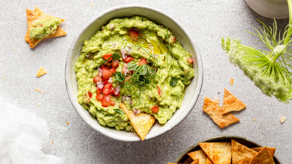 SPAR Mahlzeit Guacamole mit knusprigen Tortilla-Chips