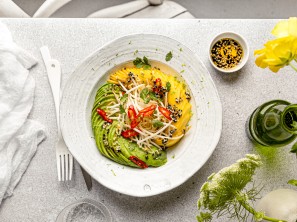 SPAR Mahlzeit Pikanter Avocado-Mango-Salat
