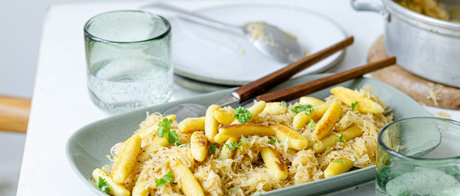 SPAR Mahlzeit! Erdäpfelsteckerl mit würzigem Sauerkraut