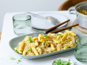 SPAR Mahlzeit! Erdäpfelsteckerl mit würzigem Sauerkraut