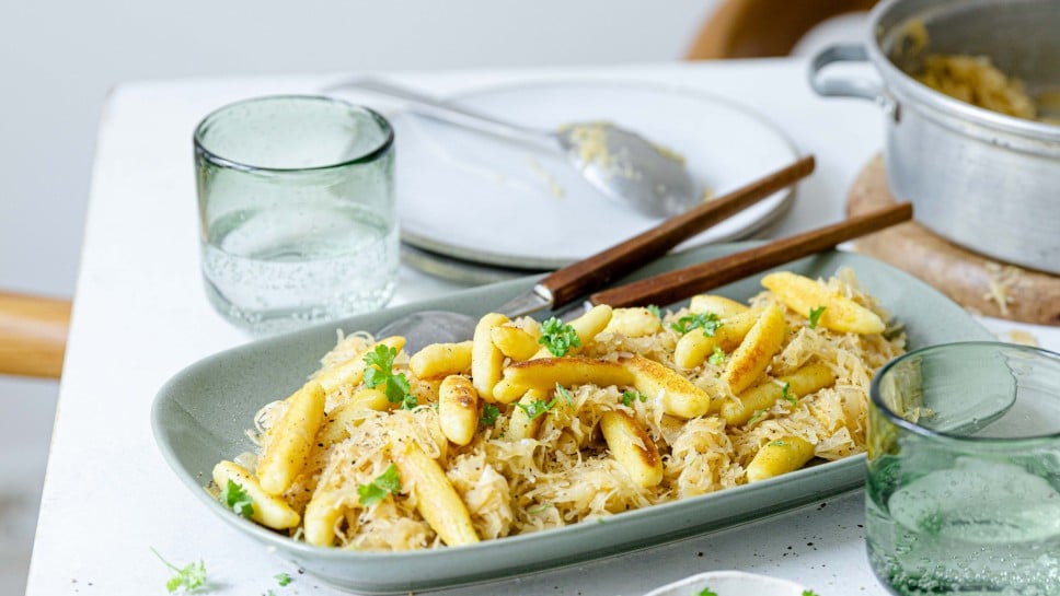 SPAR Mahlzeit! Erdäpfelsteckerl mit würzigem Sauerkraut