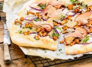 Flammkuchen mit Eierschwammerl