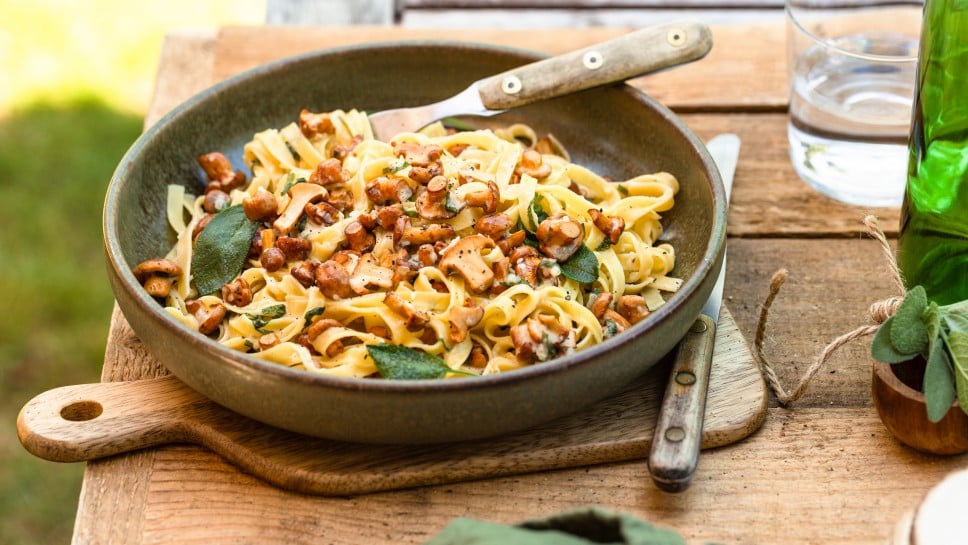 Tagliatelle mit Salbei und Eierschwammerl