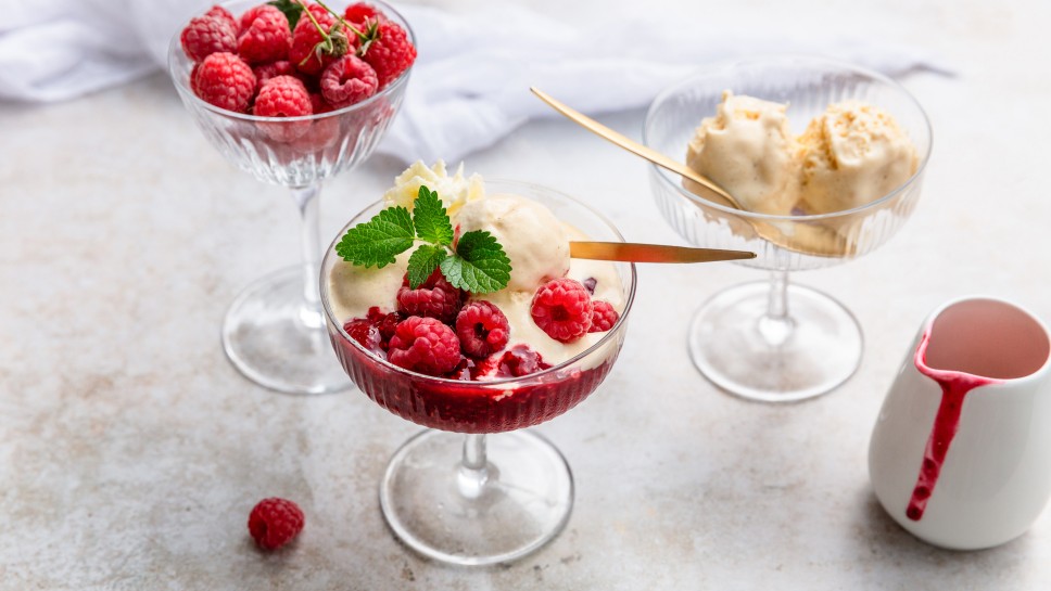 Heiße Liebe - Vanilleeis mit Himbeeren