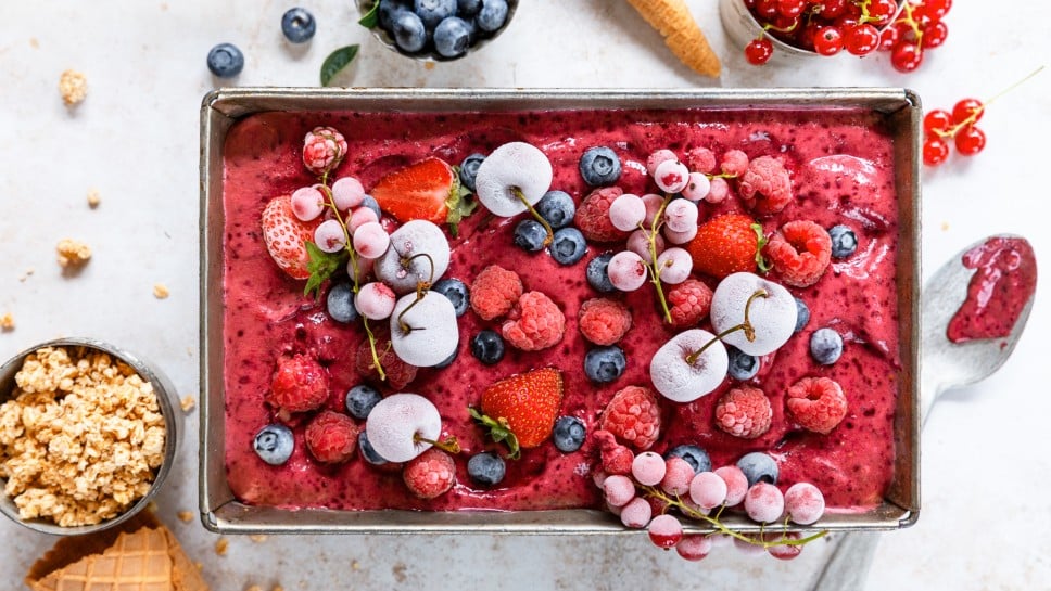 SPAR Mahlzeit Leichtes Frozen-Yogurt mit Waldbeeren