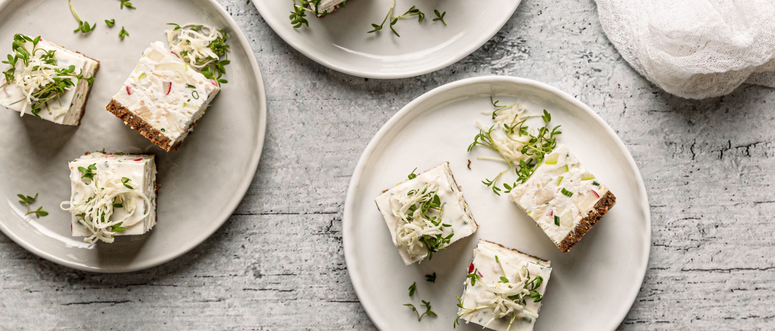 SPAR Mahlzeit Räucherfisch-Mousse-Törtchen auf Schwarzbrot