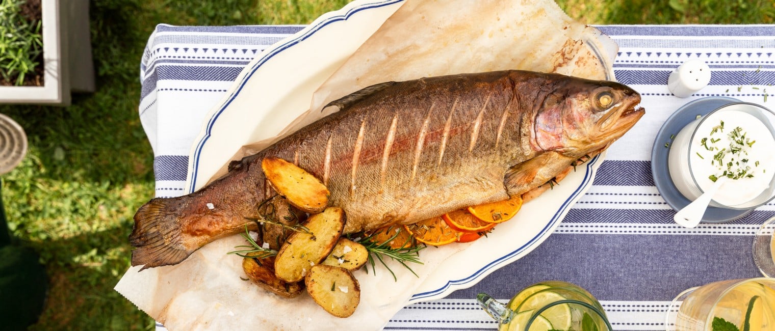 SPAR Mahlzeit Gegrillte Lachsforelle mit Rosmarin-Lavendel Erdäpfel